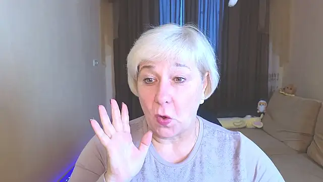 Snapshot of Milana_Milky chatting on 11.14.25 Milana Milky online show from 11.14.25