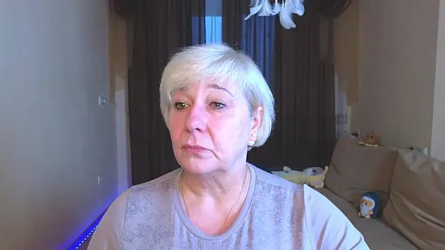 Snapshot of Milana_Milky chatting on 11.21.25 Milana Milky online show from 11.21.25