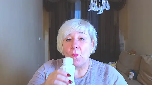 Snapshot of Milana_Milky chatting on 11.24.25 Milana Milky online show from 11.24.25