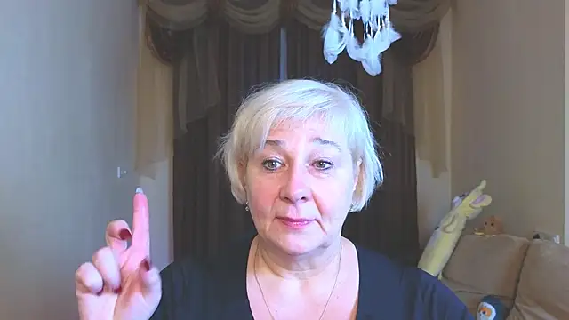 Snapshot of Milana_Milky chatting on 12.22.25 Milana Milky online show from 12.22.25