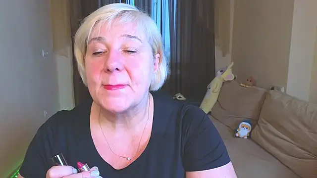 Snapshot of Milana_Milky chatting on 01.11.26 Milana Milky online show from 01.11.26