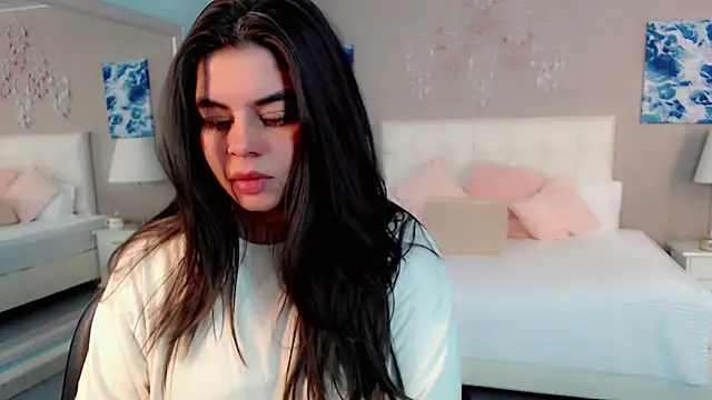 Snapshot of maddissonivanova chatting on 04.19.26 maddissonivanova online show from 04.19.26
