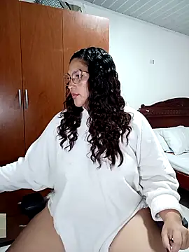 Snapshot of Ivy_horse_ chatting on 12.18.25 Ivy horse online show from 12.18.25