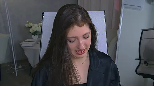 Snapshot of Mary_Miiller chatting on 11.06.25 Mary Miiller online show from 11.06.25