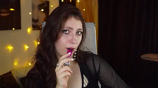 Snapshot of Mary_Miiller chatting on 11.26.25 Mary Miiller online show from 11.26.25