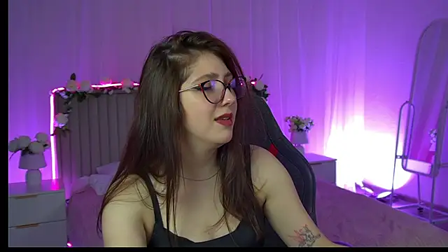 Snapshot of Mary_Miiller chatting on 12.03.25 Mary Miiller online show from 12.03.25