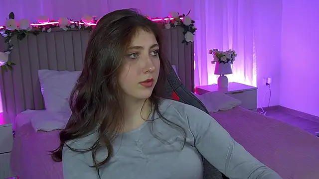 Snapshot of Mary_Miiller chatting on 12.19.25 Mary Miiller online show from 12.19.25