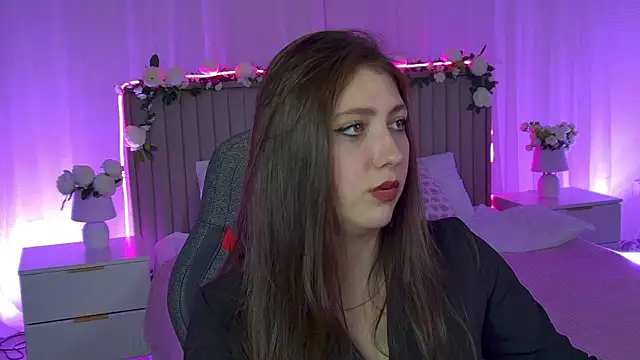 Snapshot of Mary_Miiller chatting on 12.22.25 Mary Miiller online show from 12.22.25