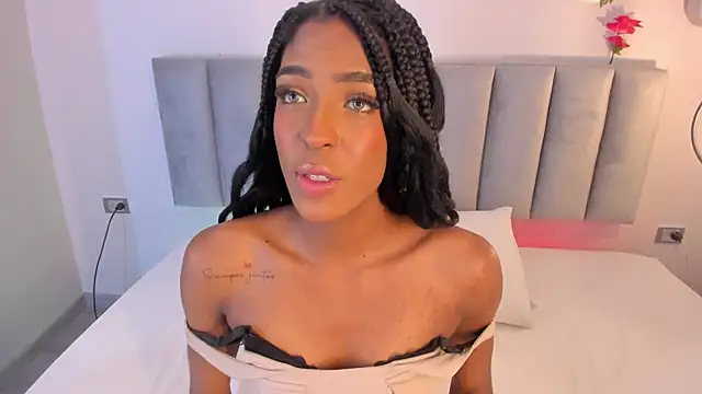 Snapshot of Emely_Deluxe chatting on 12.21.25 Emely Deluxe online show from 12.21.25