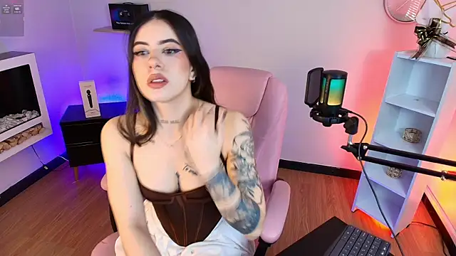 Alice Vixen online show from 11.17.25