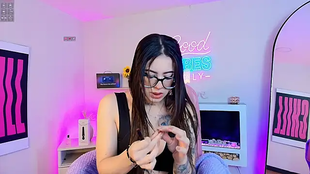 Alice Vixen online show from 04.25.26