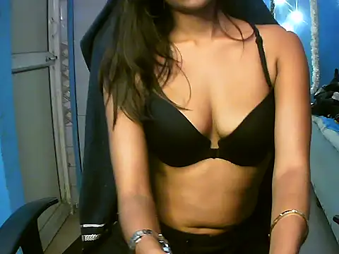 Snapshot of RENUKA_RAJPUT chatting on 11.26.25 RENUKA RAJPUT online show from 11.26.25