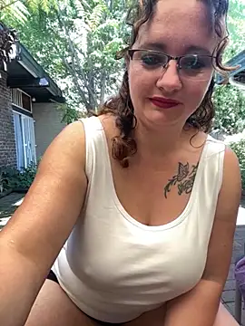 Snapshot of XADICTIVEX chatting on 11.21.25 XADICTIVEX online show from 11.21.25