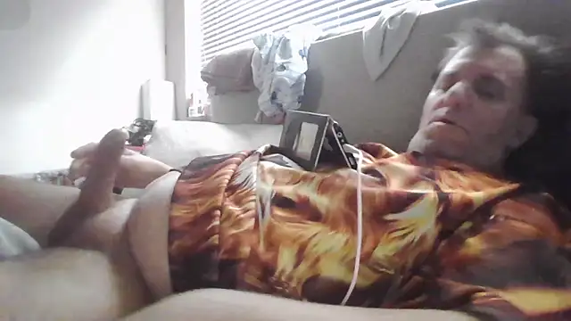 Snapshot of JasperGeil chatting on 11.20.25 JasperGeil online show from 11.20.25