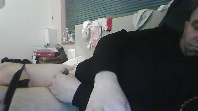 Snapshot of JasperGeil chatting on 11.26.25 JasperGeil online show from 11.26.25