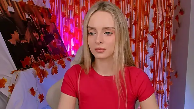 Snapshot of JuliaBrewwer chatting on 11.18.25 JuliaBrewwer online show from 11.18.25