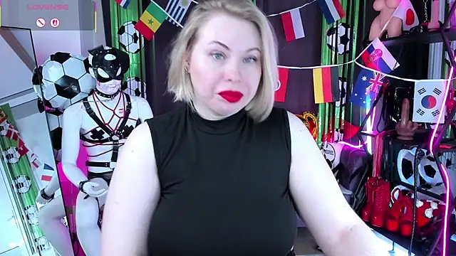 Snapshot of Anna_Maxwell chatting on 06.15.26 Anna Maxwell online show from 06.15.26