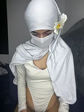  Zahiira  online show from 08.08.26