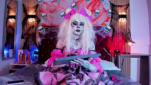 Megan Rodriguez online show from 10.15.25