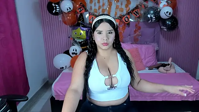 Emy topless online show from 10.20.25