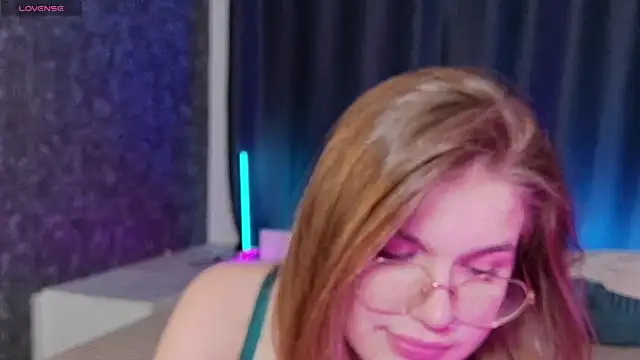 Snapshot of SophieMurrr chatting on 05.28.26 SophieMurrr online show from 05.28.26