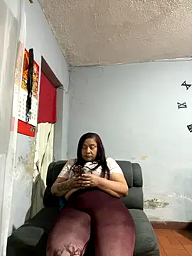 Snapshot of kelly_greys chatting on 09.20.25 kelly greys online show from 09.20.25