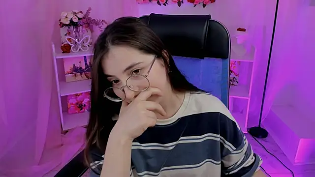 VirtuallVoyant online show from 09.26.25