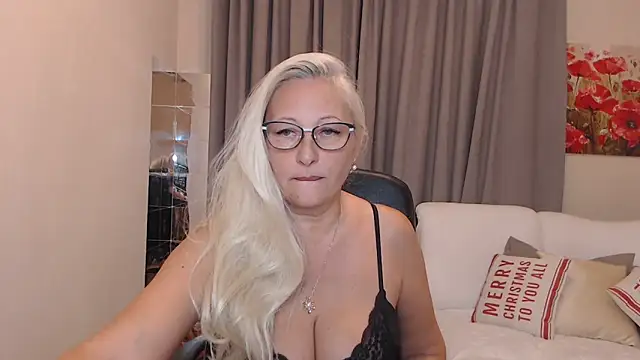 Snapshot of ValeriaSharm chatting on 10.04.25 ValeriaSharm online show from 10.04.25