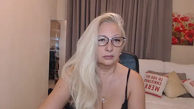 Snapshot of ValeriaSharm chatting on 11.12.25 ValeriaSharm online show from 11.12.25