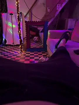 Snapshot of StudentBigD chatting on 09.20.25 StudentBigD online show from 09.20.25