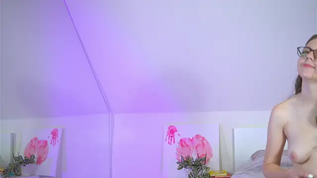 Snapshot of SabrinaSutton chatting on 11.10.25 SabrinaSutton online show from 11.10.25