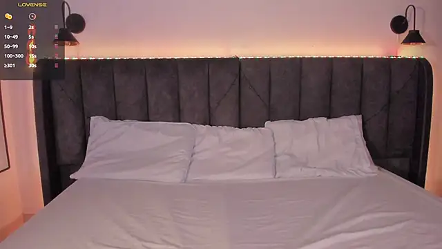 Snapshot of Sophie_Smith19_ chatting on 11.26.25 Sophie Smith19 online show from 11.26.25