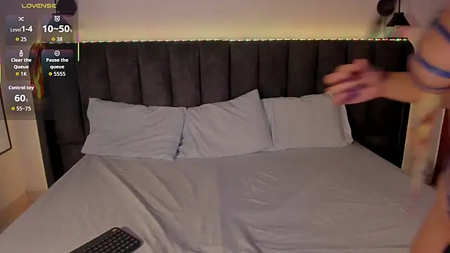 Snapshot of Sophie_Smith19_ chatting on 02.24.26 Sophie Smith19 online show from 02.24.26