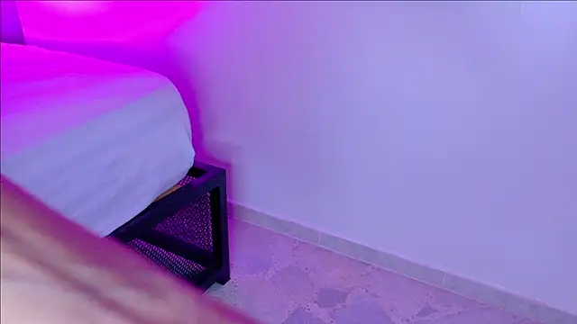 Taylorsmitth  online show from 02.02.26