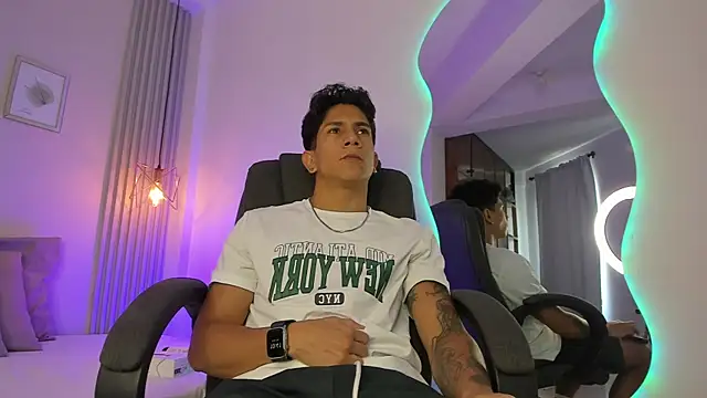 Snapshot of j_deex chatting on 10.02.25 j deex online show from 10.02.25