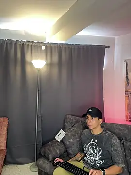 Snapshot of j_deex chatting on 10.13.25 j deex online show from 10.13.25