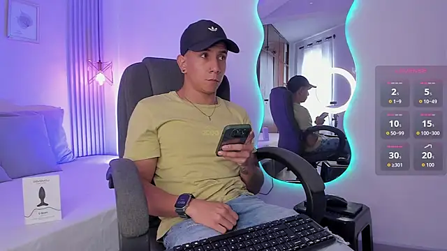 Snapshot of j_deex chatting on 10.17.25 j deex online show from 10.17.25