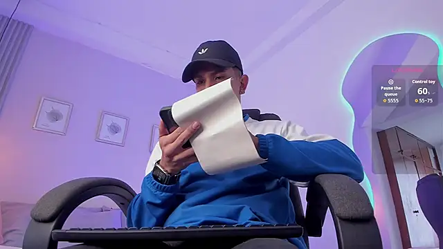 Snapshot of j_deex chatting on 10.20.25 j deex online show from 10.20.25