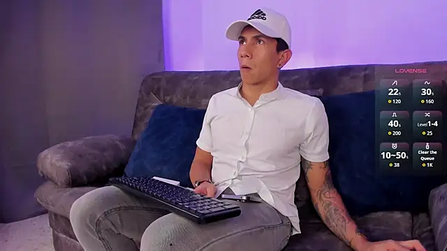 Snapshot of j_deex chatting on 11.20.25 j deex online show from 11.20.25