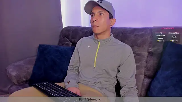 Snapshot of j_deex chatting on 11.21.25 j deex online show from 11.21.25