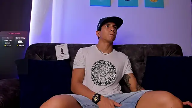 Snapshot of j_deex chatting on 11.26.25 j deex online show from 11.26.25