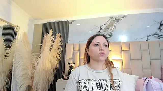 cloesummerr  online show from 04.23.26