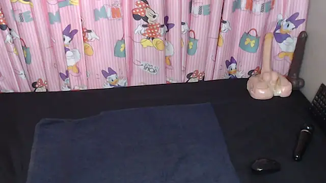 TrishahXo online show from 06.11.26