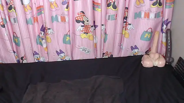 TrishahXo online show from 06.12.26