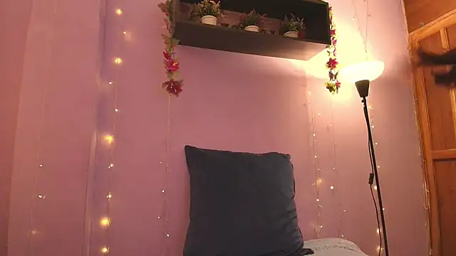 Snapshot of Dafne_Mel chatting on 11.18.25 Dafne Mel online show from 11.18.25