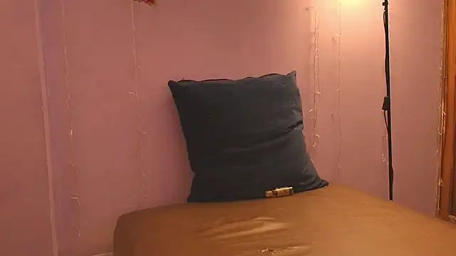 Snapshot of Dafne_Mel chatting on 11.19.25 Dafne Mel online show from 11.19.25