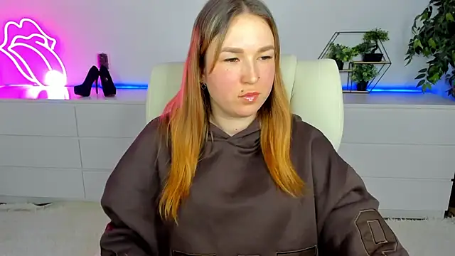 Snapshot of Sofii_darling chatting on 02.18.26 Sofii darling online show from 02.18.26