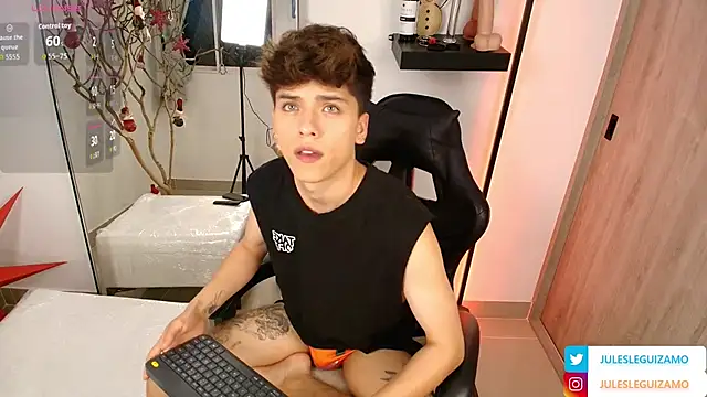 Snapshot of stev_austin_ chatting on 11.09.25 stev austin online show from 11.09.25