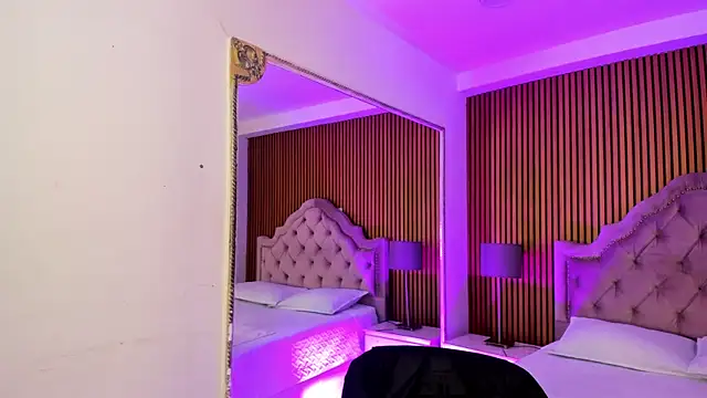 Starbutterflyy  online show from 11.12.25