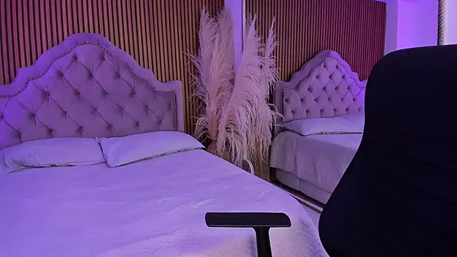 Starbutterflyy  online show from 02.25.26